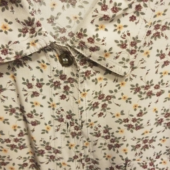 Top & skirt. - Picture 2 of 4